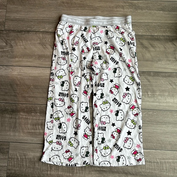 Hello Kitty Capri pajama pants size large - Picture 1 of 4